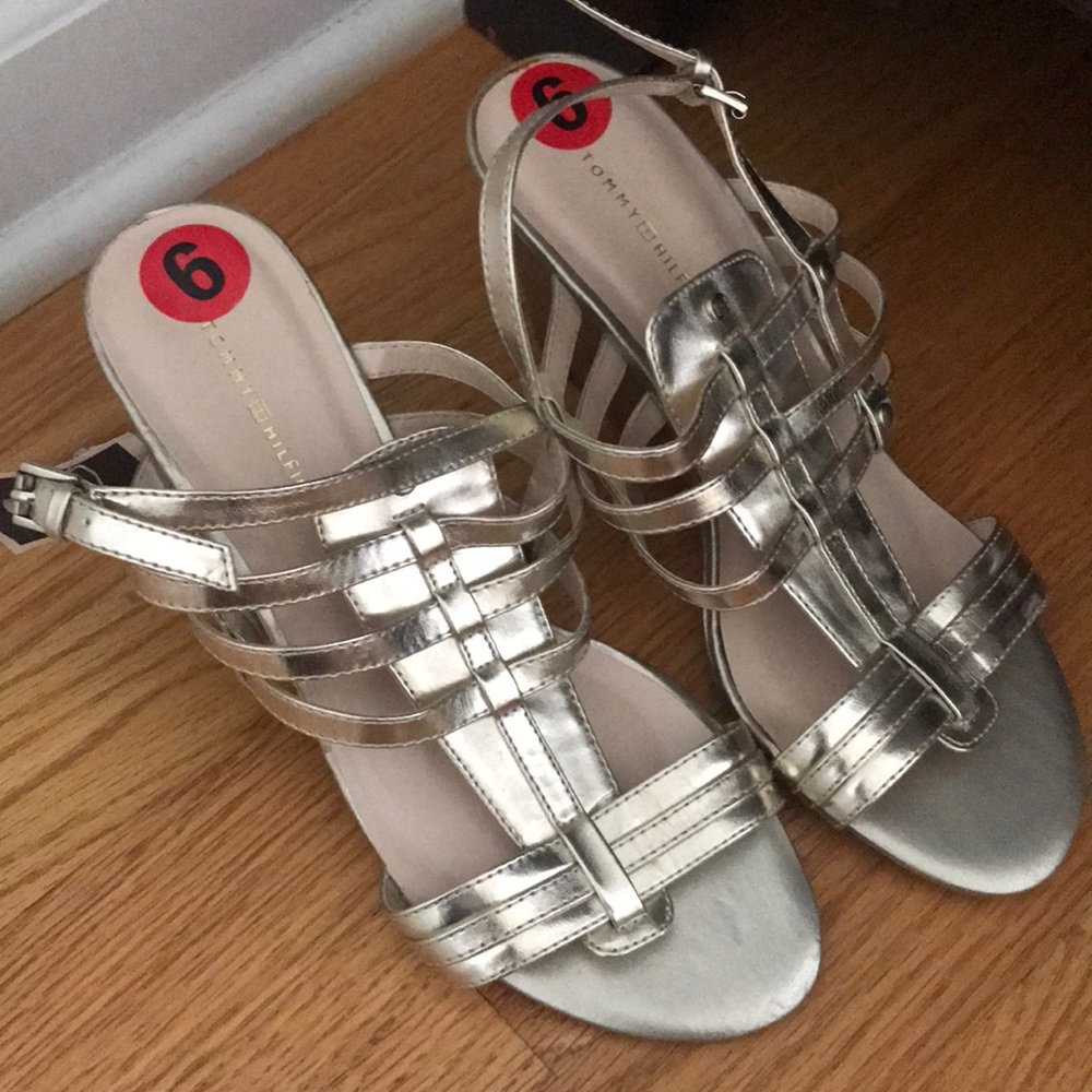 NWT! Tommy Hilfiger Metallic  Gold Wedges Size 6